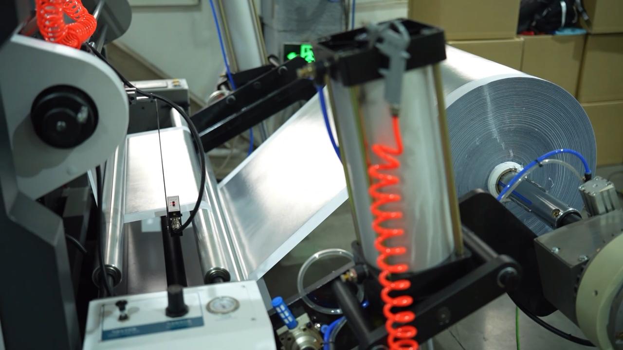 1 Non Woven Roll Feeding 1 подача нетканого рулона