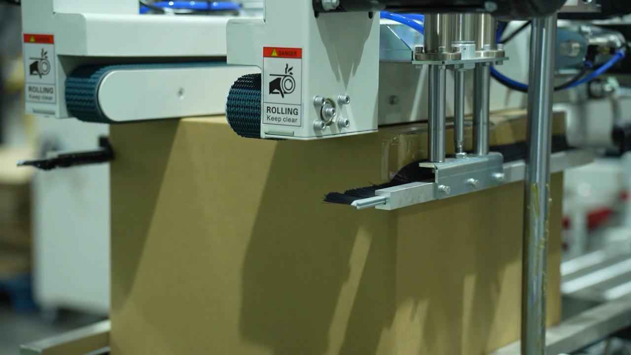 12 Automatically seal boxes 12 Автоматически запечатывать коробки